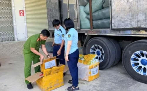 Gia Lai tạm giữ hai lô hàng thời trang nghi giả mạo thương hiệu quốc tế, trị giá hơn 3 tỷ đồng