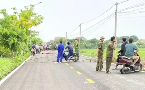 Bám theo bạn gái đi chợ, người đàn ông dùng dao sát hại rồi uống hóa chất tự tử bất thành