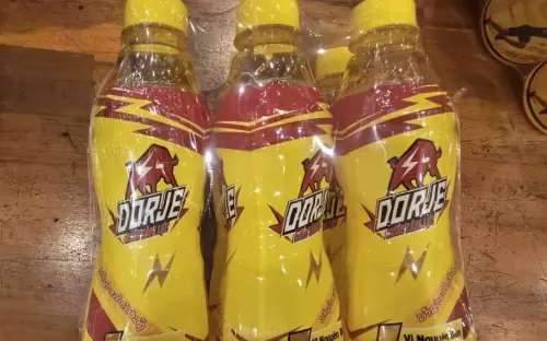Khởi tố giám đốc doanh nghiệp sản xuất nước tăng lực “Dorje” giả, tiêu thụ chủ yếu gần trường học