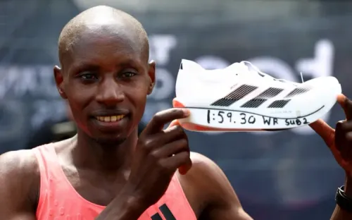 Sabastian Sawe và cú chạy 1 giờ 59 phút 30 giây: Từ cậu bé nghèo Kenya đến người xóa sổ ranh giới 2 giờ marathon