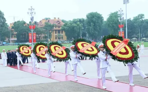 Lãnh đạo Đảng, Nhà nước viếng Chủ tịch Hồ Chí Minh nhân dịp 30/4