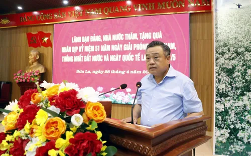 Chủ nhiệm Ủy ban Kiểm tra Trung ương Trần Sỹ Thanh thăm, tặng quà gia đình chính sách tại Sơn La