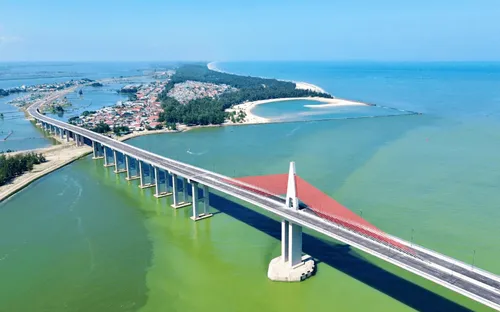 Cầu vượt biển Thuận An chính thức thông xe kỹ thuật vào sáng 30/4