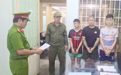 Tạm giam 3 thiếu niên mang hung khí chém người giữa đường ở Tây Ninh