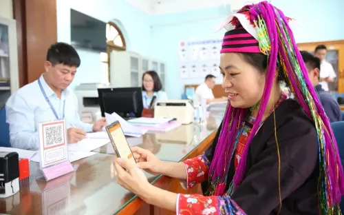Hỗ trợ 400.000 điện thoại thông minh cho hộ nghèo, cận nghèo
