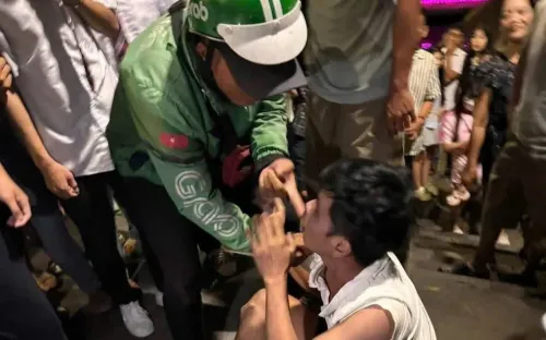 Tài xế Grab ở Huế truy đuổi, khống chế kẻ cướp giữa đường