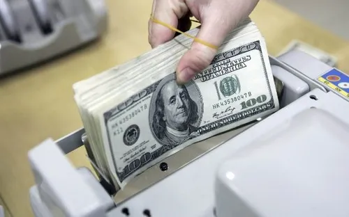 Giá USD tăng trở lại, ngân hàng điều chỉnh mạnh chiều mua vào