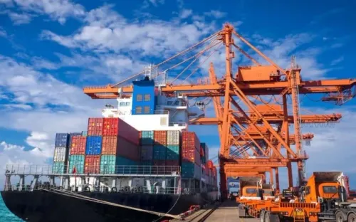 Việt Nam nhập siêu 7,11 tỷ USD sau 4 tháng đầu năm