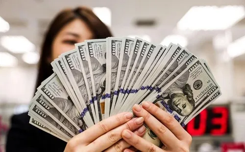 Giá USD trong nước đi ngang suốt tuần lễ, thị trường quốc tế biến động mạnh