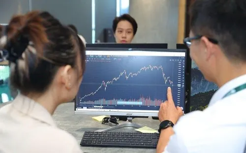 Cổ phiếu ngành năng lượng tạo sóng