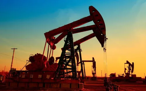 Giá dầu Brent giảm nhẹ nhưng vẫn neo cao gần 114 USD/thùng