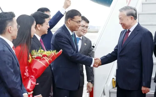 Tổng Bí thư, Chủ tịch nước Tô Lâm đến New Delhi, bắt đầu thăm cấp Nhà nước Cộng hòa Ấn Độ