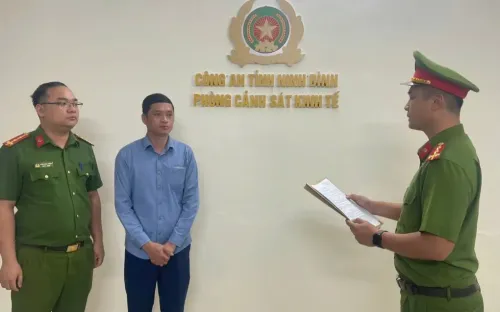 Khởi tố nguyên cán bộ xã lừa chiếm đoạt tiền hỗ trợ thiên tai của người dân