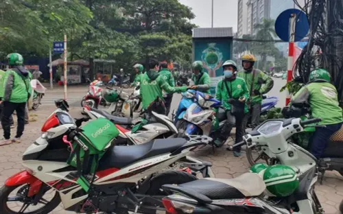 Grab, Be đồng loạt tăng phí dịch vụ, người dùng gọi xe chịu thêm gánh nặng