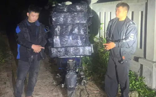 Hai thanh niên dùng xe máy dò đường vận chuyển 140kg pháo hoa nổ thì bị bắt