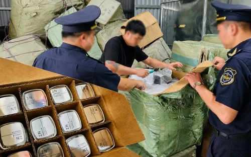 Hải quan phát hiện gần 15.000 sản phẩm nghi hàng giả ngay ngày đầu cao điểm kiểm soát