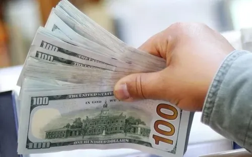 Giá USD giảm mạnh chiều mua, chênh lệch mua - bán nới rộng