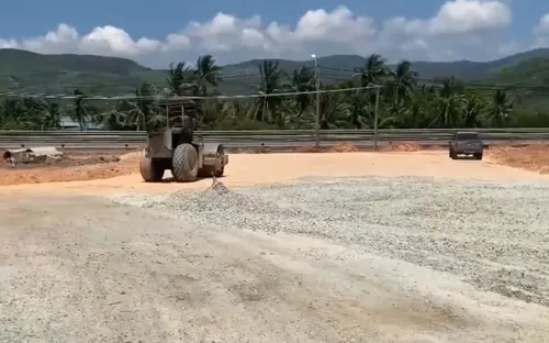 Khẩn trương thi công đường đấu nối cho cầu trăm tỷ vượt đầm Sa Huỳnh
