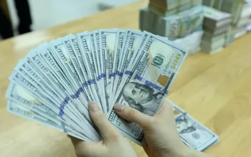 Giá USD ngân hàng tăng mạnh đầu tuần, áp sát mức trần