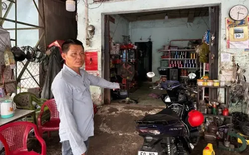 Nghi hàng xóm báo công an vì hát karaoke ồn ào, người đàn ông mang dao sang đòi chém