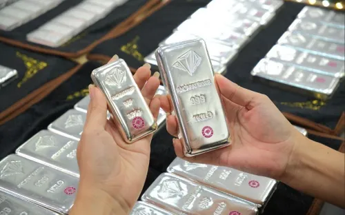 Giá bạc tăng sốc hơn 3 triệu đồng/kg, nhiều nơi hẹn giao hàng tới tháng 10