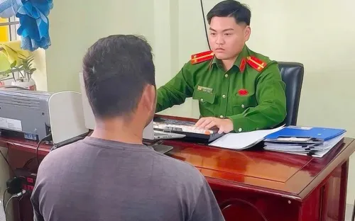 Hai lần áp sát xe máy sàm sỡ phụ nữ, người đàn ông bị phạt 7 triệu đồng