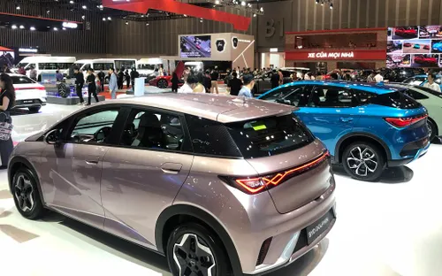 Thị trường ô tô quay đầu giảm sau cú bứt tốc tháng 3