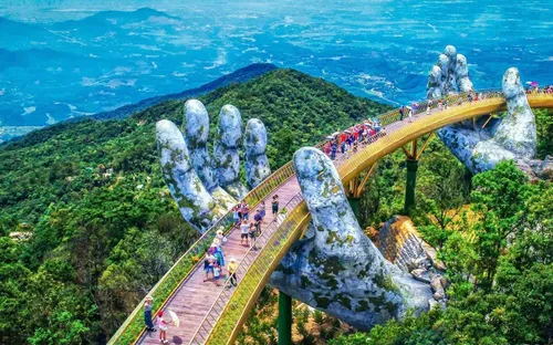 Cầu Vàng Bà Nà Hills – Dải lụa mềm giữa mây ngàn Đà Nẵng
