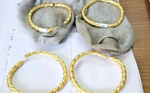 Truy tố 3 phụ nữ vận chuyển trái phép hơn 2,2 tỷ đồng vàng qua biên giới