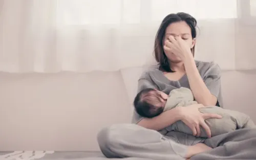Những dấu hiệu nguy hiểm của trầm cảm sau sinh mẹ bỉm không nên chủ quan