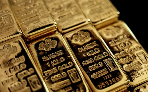 Giá vàng thế giới đánh mất mốc 4.700 USD/ounce, vàng trong nước vẫn neo cao