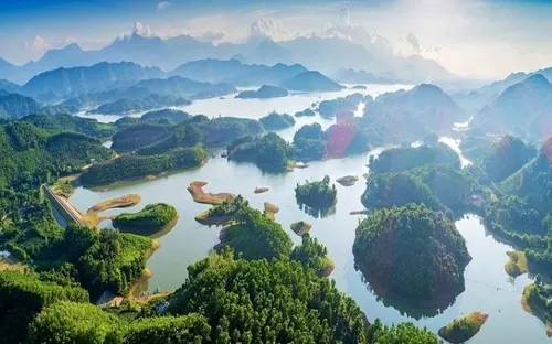 Người dân đổ về hồ Núi Cốc trong mùa du lịch Thái Nguyên 2026