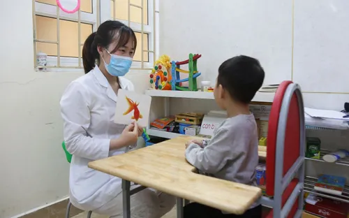 Trẻ chậm nói khi nào cần đưa đi khám?