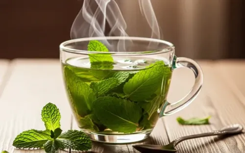 Trà bạc hà giúp giảm đầy bụng, hỗ trợ tiêu hóa sau bữa tối