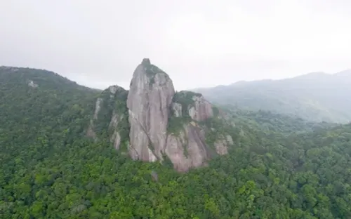 Khám phá Hòn Chuông: Nóc nhà đá kỳ vĩ giữa đại ngàn Gia Lai