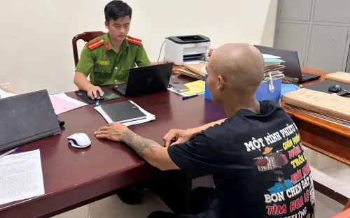 Con trai cầm dao dọa đánh mẹ, livestream gây phẫn nộ trên mạng xã hội