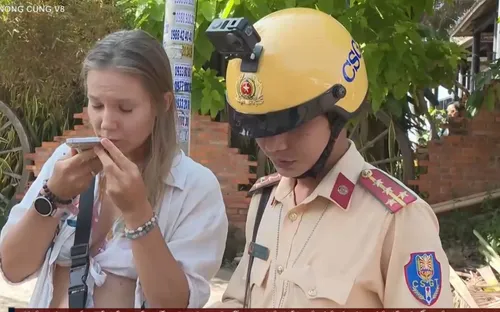 Siết chặt hoạt động cho thuê xe với du khách nước ngoài tại Khánh Hoà