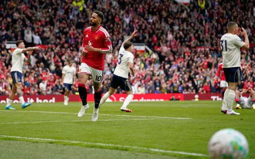 Bruno Fernandes lập cột mốc lịch sử, MU thắng nghẹt thở Nottingham Forest