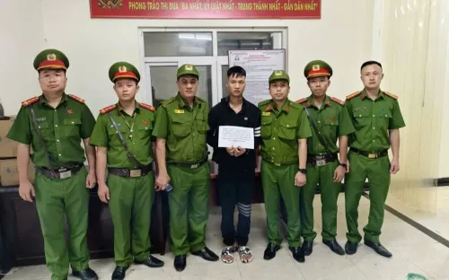 Khống chế nam thanh niên cướp tiệm vàng trên phố Vọng sau ít phút gây án