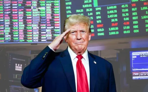 Tổng thống Donald Trump gây chú ý với hơn 3.700 giao dịch chứng khoán trong 3 tháng