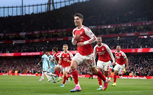 Arsenal thắng Burnley, tiến gần chức vô địch Ngoại hạng Anh