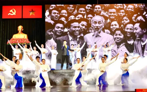 TP Hồ Chí Minh tuyên dương hàng trăm điển hình học và làm theo Bác