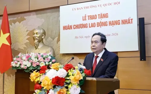 Chủ tịch Quốc hội Trần Thanh Mẫn trao Huân chương Lao động hạng Nhất cho Phó Chủ tịch Quốc hội Nguyễn Doãn Anh