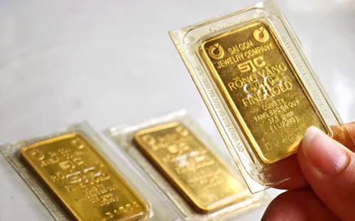 Giá vàng thế giới và trong nước đồng loạt giảm mạnh dưới áp lực lợi suất và căng thẳng địa chính trị