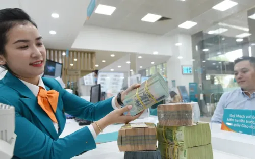 Lãi suất huy động phân hóa mạnh, nhiều ngân hàng tung ưu đãi tới 8,5%/năm