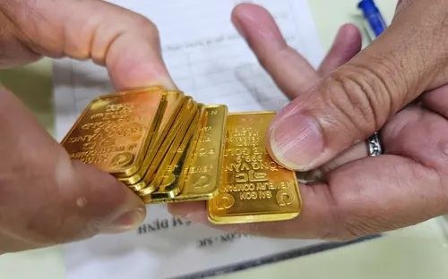 Giá vàng trong nước đứng yên, tiếp tục neo trên 162 triệu đồng/lượng