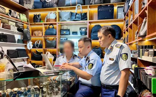 TP. Hồ Chí Minh xử lý gần 900 vụ hàng giả, tạm giữ hơn 77.000 sản phẩm vi phạm