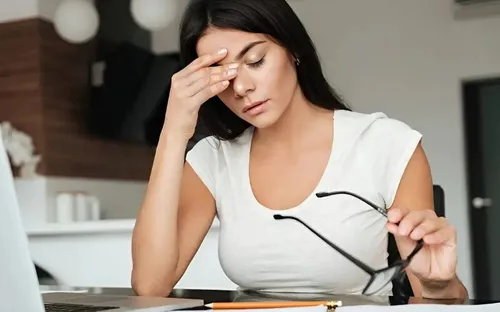 Kiệt quệ tinh thần vì cố tỏ ra "mình ổn"