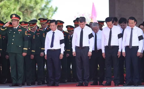 Thủ tướng dự lễ truy điệu, an táng 28 hài cốt liệt sĩ quân tình nguyện Việt Nam tại Lào