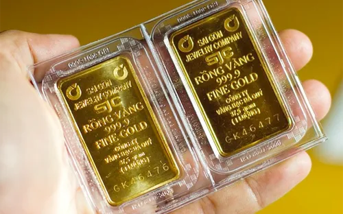 Giá vàng lao dốc, người mua lỗ gần chục triệu đồng chỉ sau nửa tháng